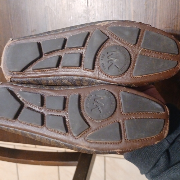 Shoes - Picture 2 of 3